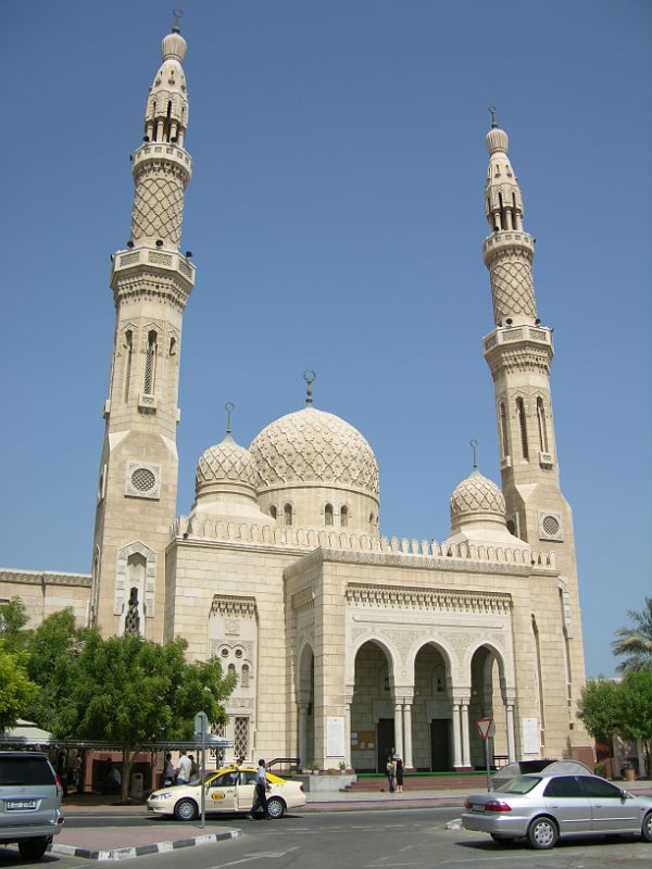 02 Dubai Jumeirah Mosque Outside
